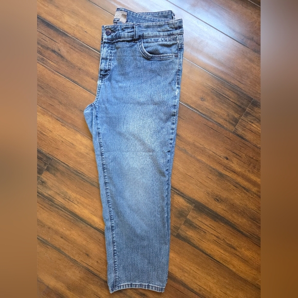 Chico's So Slimming Crop Jeans - Picture 4 of 4